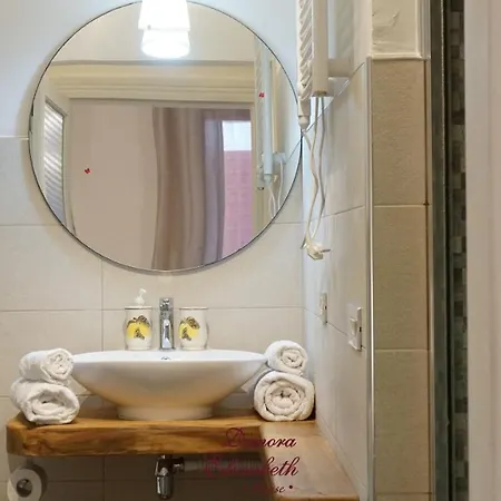 Dimora Elizabeth Ii Maison d'hôtes 3*